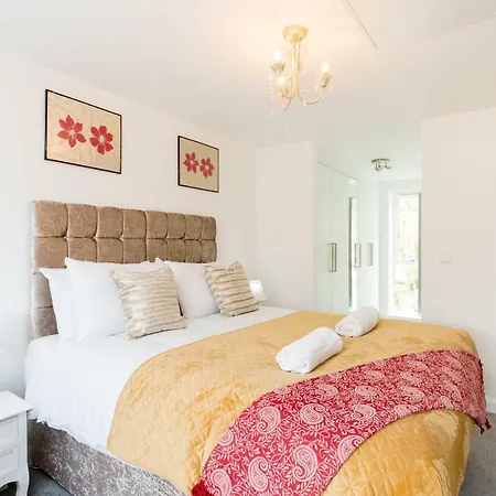 Sherlock Family And Contractor By Svelte Living Secure Parking * Birmingham