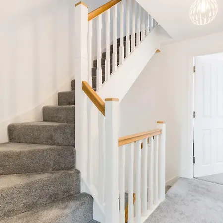 Sherlock Family And Contractor By Svelte Living Secure Parking *